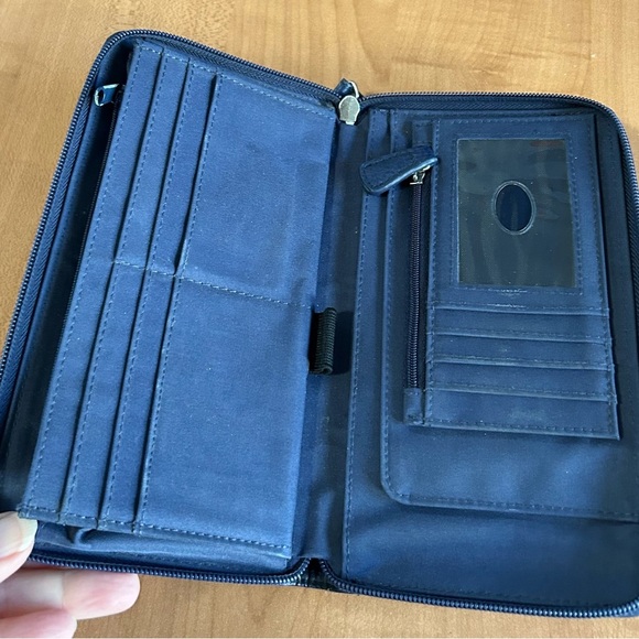 Liz Claiborne wallet clutch - Picture 3 of 5